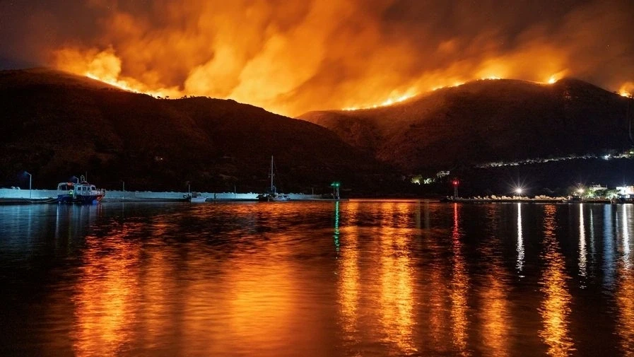 Πυρκαγιά καίει δασική έκταση στο Λιθί, Χίος, Τρίτη 24 Ιουνίου 2025 (δημοσιεύεται Τετάρτη 25 Ιουνίου 2025). ΑΠΕ-ΜΠΕ/ΚΩΣΤΑΣ ΚΟΥΡΓΙΑΣ