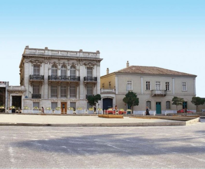 Τα όμορα αρχοντικά Βούρου στην οδό Παπαρρηγοπούλου, όπου στεγάζεται το Μουσείο της Πόλεως των Αθηνών