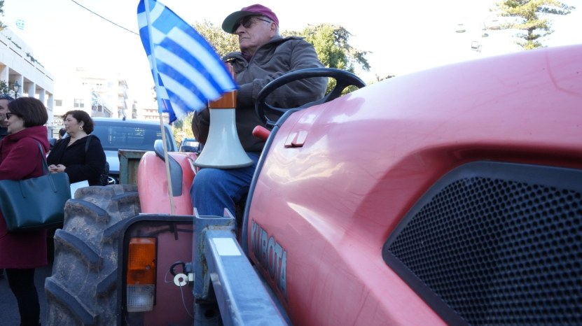 Στον δρόμο αγρότες και κτηνοτρόφοι της Χίου: Μαζική κινητοποίηση για την επιβίωση του πρωτογενούς τομέα
