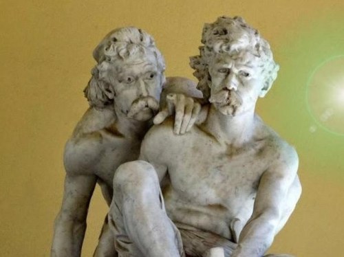 Το μνημειώδες μαρμάρινο γλυπτό που ιστορεί τη θρυλική ανατίναξη της ναυαρχίδας του Καρά Αλή.