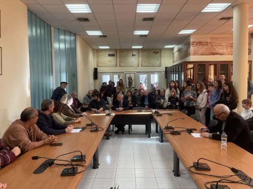 Μελέτες υπάρχουν, αποφάσεις όχι – Το 3ο Γυμνάσιο Χίου παραμένει όμηρος της αδράνειας Μαλαφή