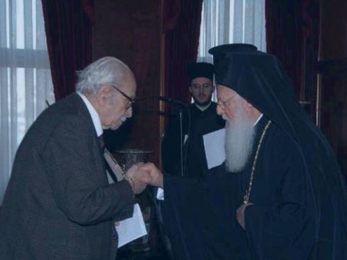 Ο Οικουμενικός Πατριάρχης απονέμει το Οφίκιο του Μεγάλου Δασκάλου του Γένους