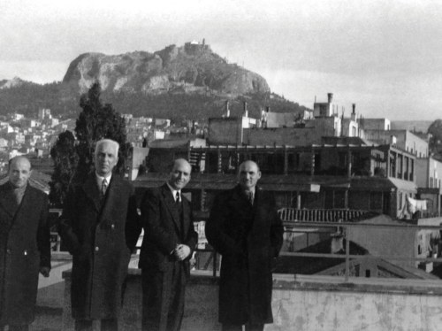 Καθηγητές στην ταράτσα του Σχολείου στο κτήριο της οδού Κωλέττη