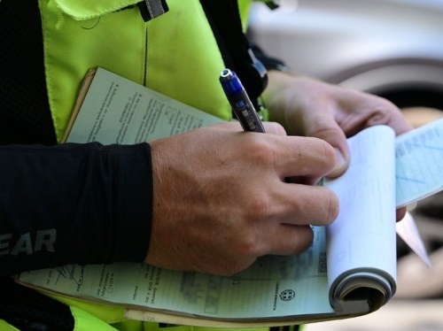 Έξι παραβάσεις στη Χίο για μη χρήση κράνους μέσα σε μία εβδομάδα