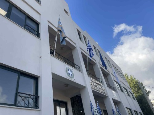 Υψώθηκε το ομοίωμα της πρώτης σημαίας της ελεύθερης Χίου