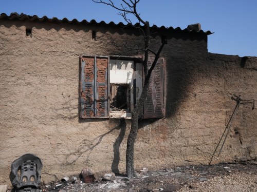 Με γλυπτό-μήνυμα και ψήφισμα η Αμανή «υποδέχεται» τον Άδωνι Γεωργιάδη