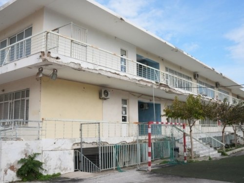 Καταγγελία ΛΑΣ: “Μαθητές στα κοντέινερ, εκατομμύρια στα χαρτιά”