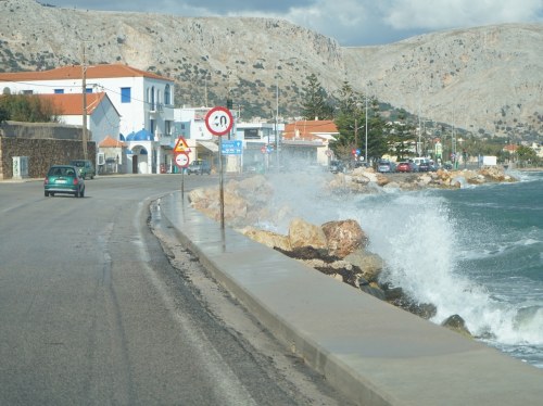 «Θα βρεθεί λύση για την παραλιακή του Τάγματος», λέει η Περιφέρεια