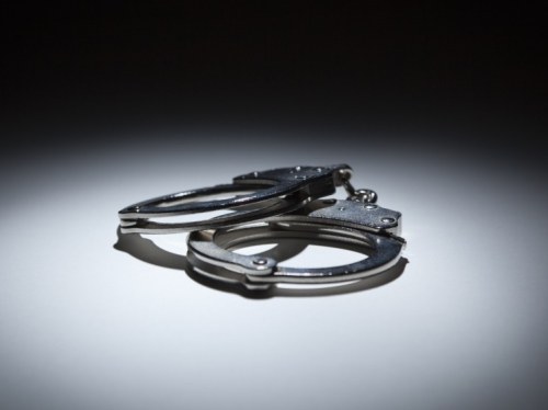 Σύλληψη ημεδαπού για αδικήματα κατά της γενετήσιας ελευθερίας