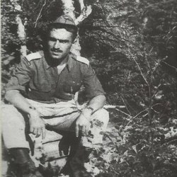 Ο λοχαγός Βορριάς σε φωτογραφία του 1950 κάπου στη Χαλκιδική