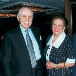 Με την αγαπημένη του σύζυγο Αθηνά, σε δεξίωση των «Ποσειδωνίων 1996»