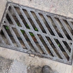 Στο τέλος της Απλωταριάς στη διχάλα των οδών Στεφάνου Τσουρή και Καλαμπόκα